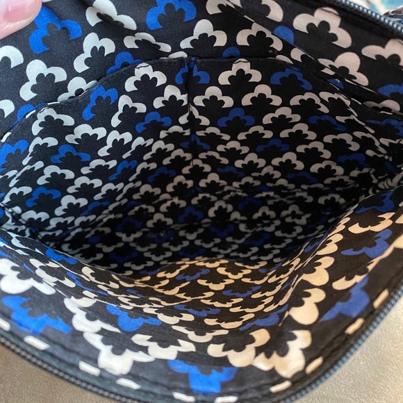 Vera Bradley medium cross body purse - Picture 4 of 6